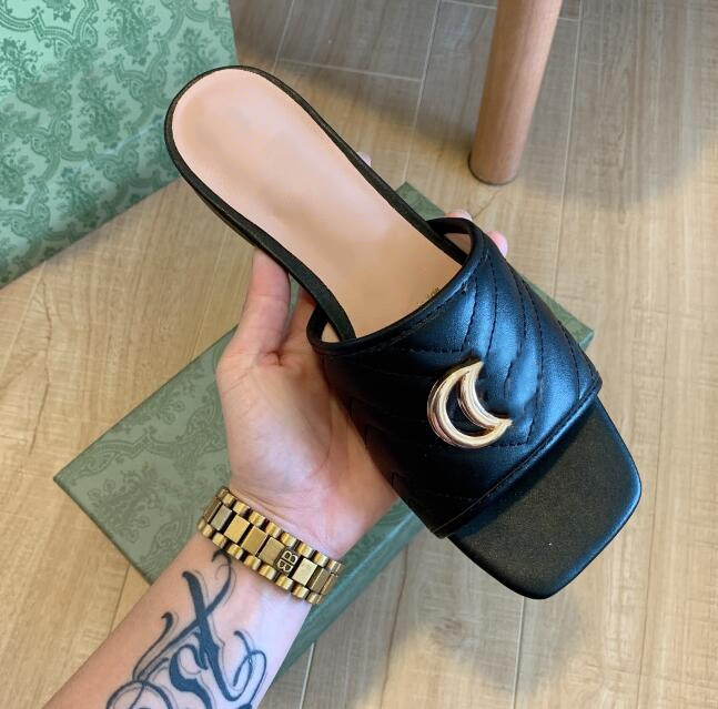 

The top casual Square Wide toe cap head slippers color series hardware super suitable summer The upper feet are very comfortable Low thick heel sandals, Navy