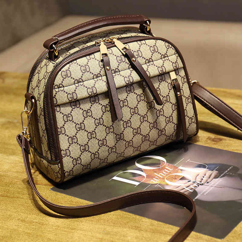 

new small bag women's versatile portable sling shoulder messenger bag women's bag, Wine