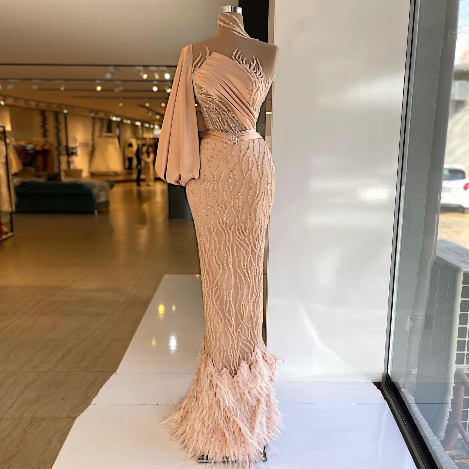 

One Shoulder Feathers Evening Dresses Puffy Sleeve Appliques Prom Dresses Custom Made Sequined Ruffles Floor Length Robe De Mariée, Silver