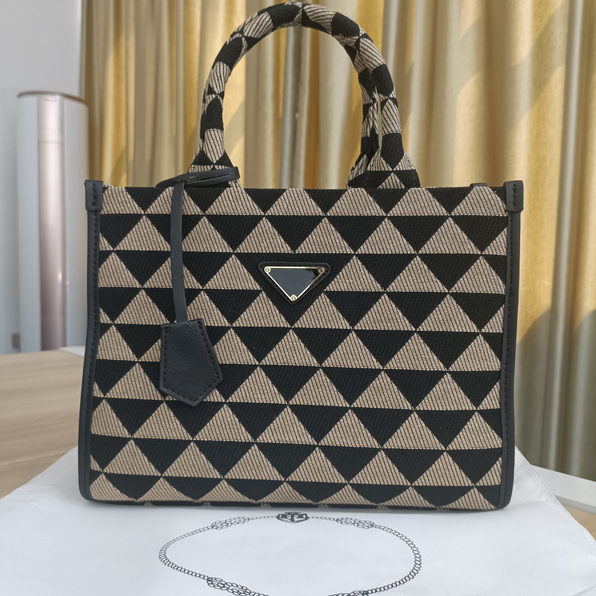 

HH Top quality Small Flap Bag Symbole Jacquard Fabric Hand Bags Micro Tote Bag Black Beige Embroidered Handles Women Handbag Shoulder Strap 28cm 17cm, Beige (19*17)