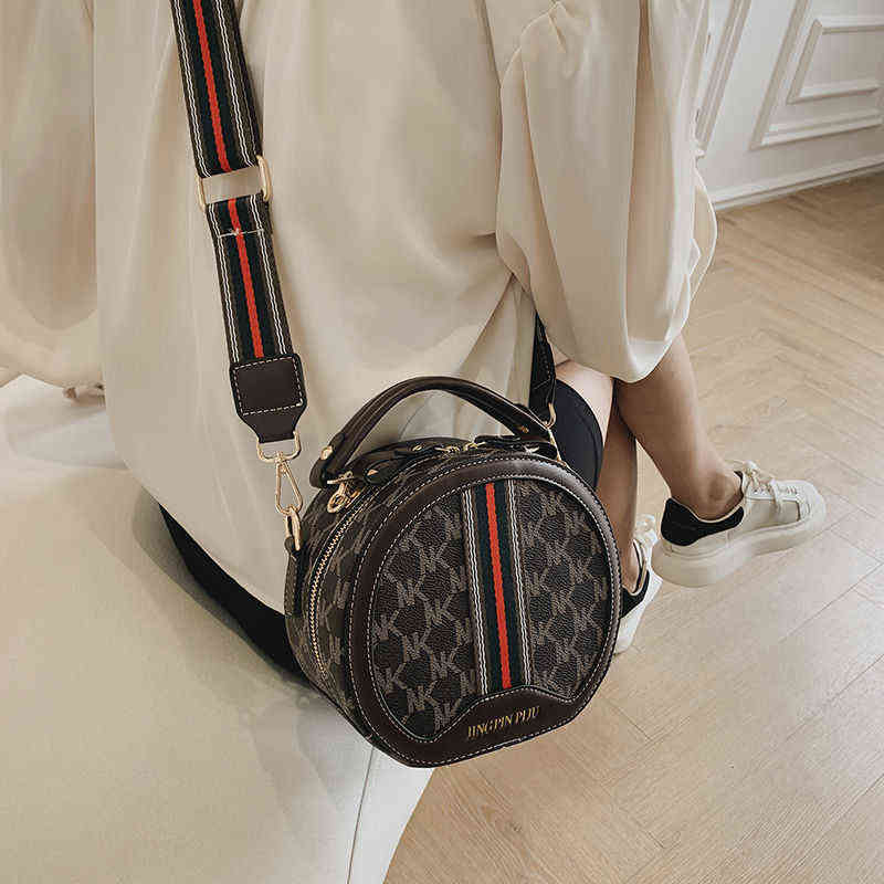 

Factory Online Export Designer Bags Tote Small Round Female 2022 New Fashion Version Versatile Student Portable Single Shoulder Messenger Large Capacity, Sky blue