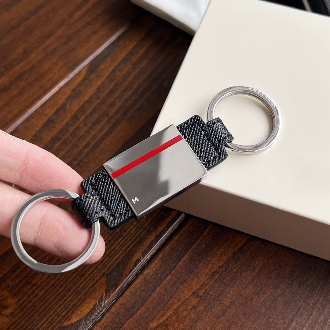 

Luxury M Key Genuine Leather Buckle Car Keychain Handmade Keychains Men Women Pendant