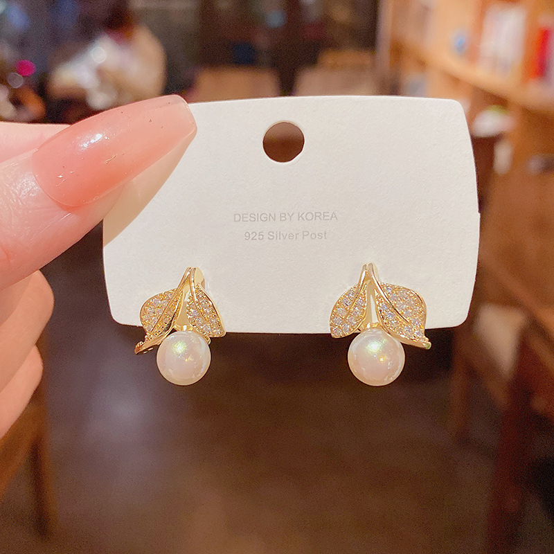 

Earrings S925 Silver Needle South New Exquisite Leaf Inlaid Earrings Women's Versatile Temperament Light Small Pearl