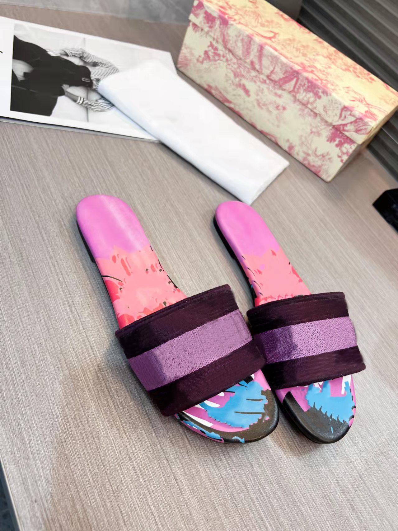 

Womens Sandals Embroidery Bottoms Floral Slippers Brocade Low Heels Leather Rubber Slides Dazzling Flowers Luxurys Designers Sliders Loafers, Blue