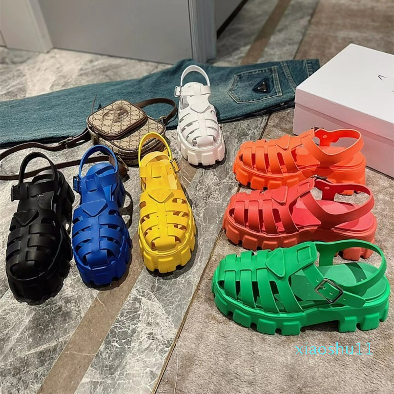 

2022 Women Luxury Platform Sandals Summer Ladies Slides Designer retro Rubber Loafers Beach footwear Fashion Triangle Round Toe Sandal 666