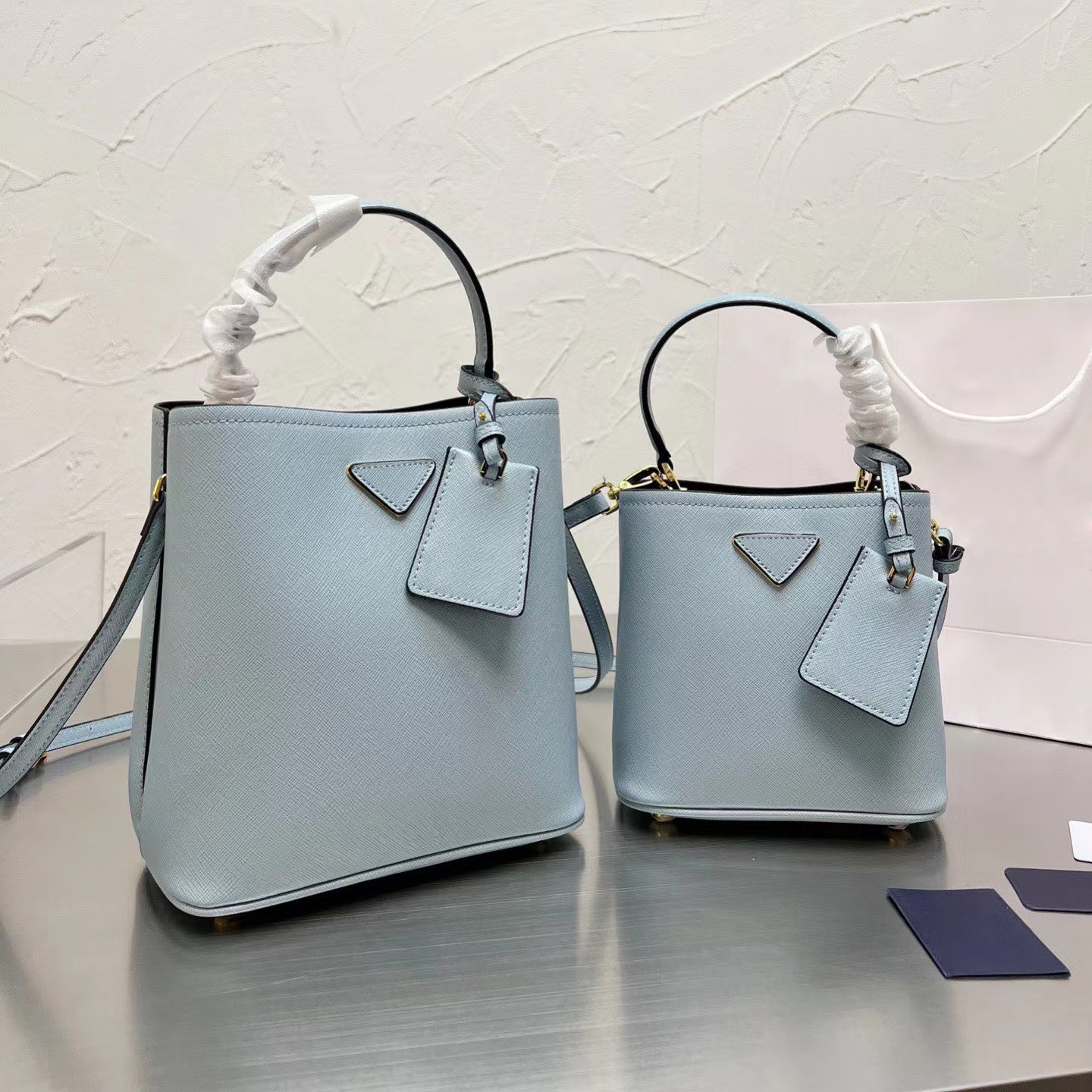 

Luxurys Designers Handbags women Shoulder Bags Fashion Classic Handbag high capacity totes Travel Shopping bag Simple letter style 2 sizes very good nice, White+large size