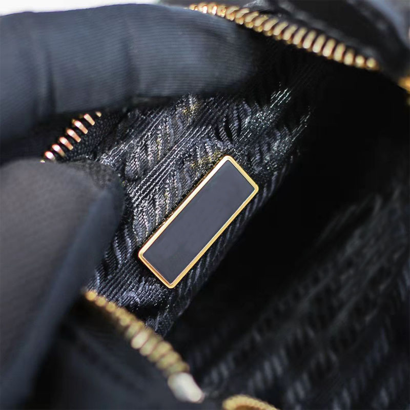 

2023 Top Quality Canvas bags Luxury Bag Designer handbags for women shoulder bag lady Chest pack chains handbag Sacoche 1 Pieces Coin, Silver chain-black