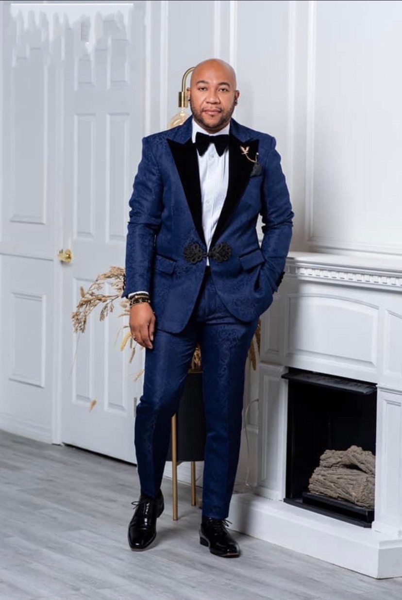 Fashion Navy Blue JacquardMens Wedding Tuxedos Black Peak Lapel Groom Groomsmen Tuxedos New Design Man Blazers Jacket Excellent 2 Piece Suit acke