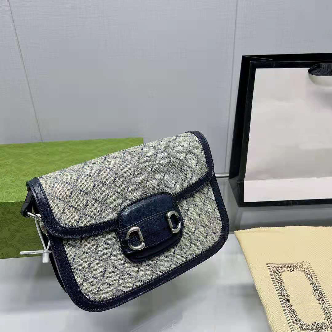 

Luxurys Fashion Shoulder Bag Designer Crossbody Bags Women Messenger Handbag Canvas Fashion Pocket 2022 Beauty Purse Lady Shopping Pack with Gletter 2colors, 22*5*16cm