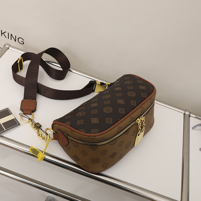 

Evening Bags Women Underarm Bag New Small Bags Fashion Handbag Niche Moon Design Messenger Shoulder Bag, As pic