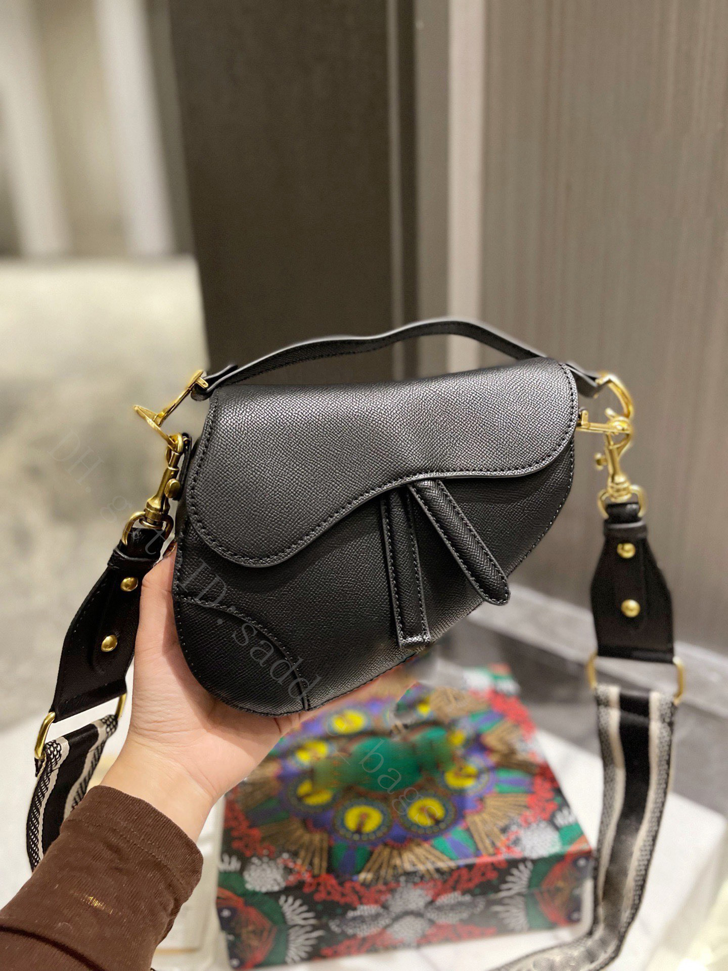 

Small Size saddle bags hasp lady fashion luxury designer handbags plain Palm print shoulder cool women cross body famous letter shopping totes wallets coin purse, Color q