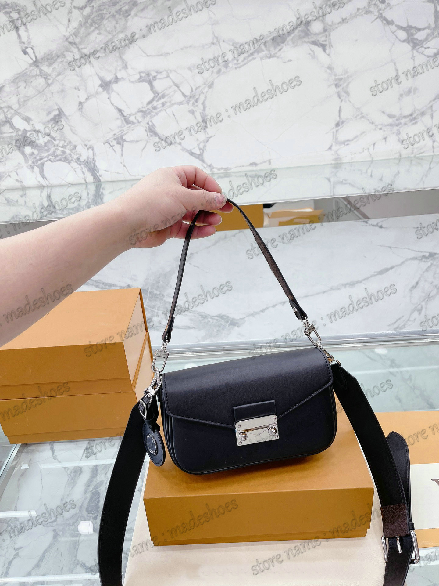 

Versatile Classic Swing H27 Shoulder Bag Womens Handbag 22SS Pochette Show Bag Metis Designer Cross Body V-shaped Flap Circle charm S-lock Closure