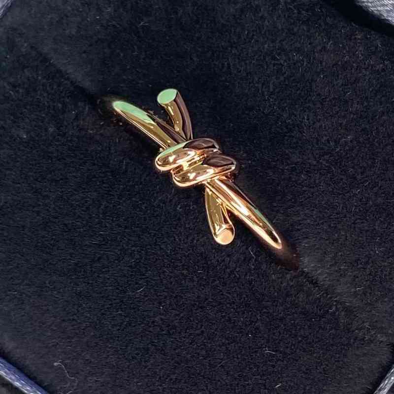 

M8EX V gold knot ring female 18k rose fashion personality light luxury minority high sense index finger in