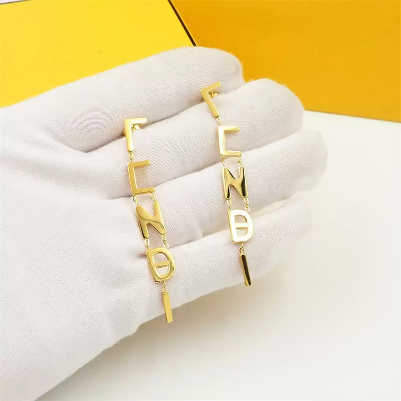 

Designer Earrings Gold Dangle Womens Fashion Earring Letter Stud Earring Designers Trend Jewelry Luxury Gift For Women 2208172D