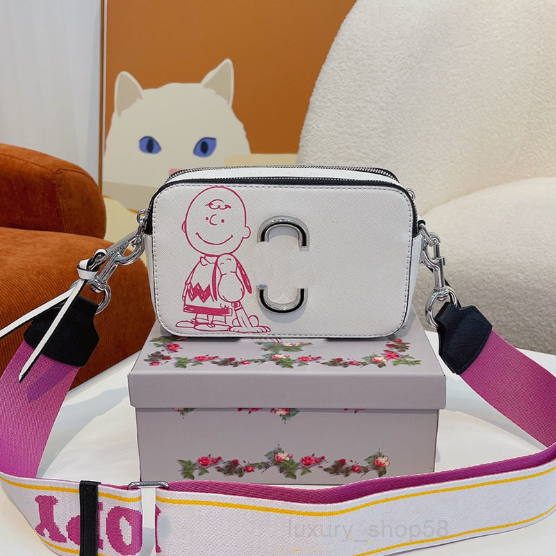

Crossbody Man Cartoon Camera Bag Women Crobody Men Handbag Leather Clutch Purse Removable Color Woven Wide Strap Pouch Gold Hardware Wallets Claic Lettering