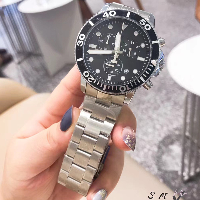 

2022 Classic Men's Watch Quartz Movement Super Strong HD Glass Lens With Multifunctional Design Solid Steel Band 42MM, Color 3