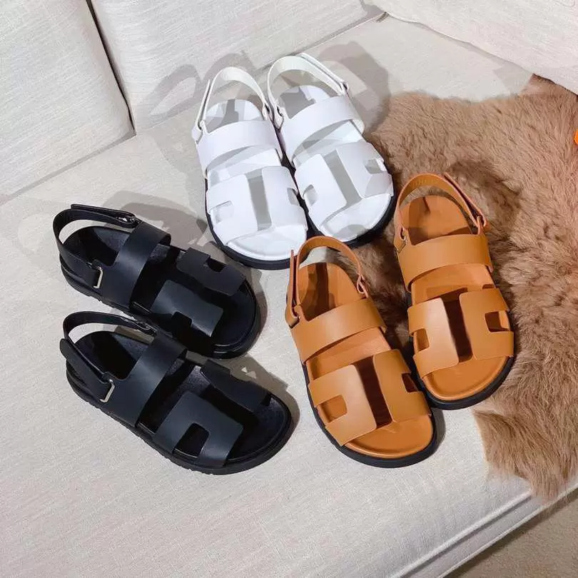 

Deigner Chypre H Sandals Classic Beach Flat Shoes Comfortable Leather Men Women Slippers Summer Cartoon Big Head Hotel Bath Shoes 35-44, Color1