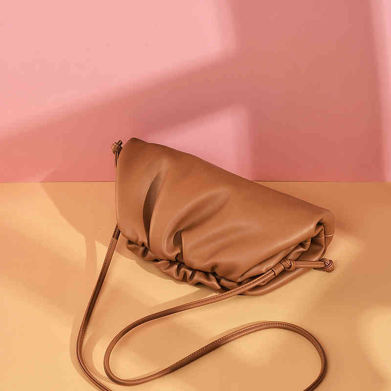 

Venetas Bottegas Bzxh Vsha Cloud Bag Single Shoulder Messenger Hand Folded Dumpling Small Leather Women's 2022 Style3 QGF4, Black large size