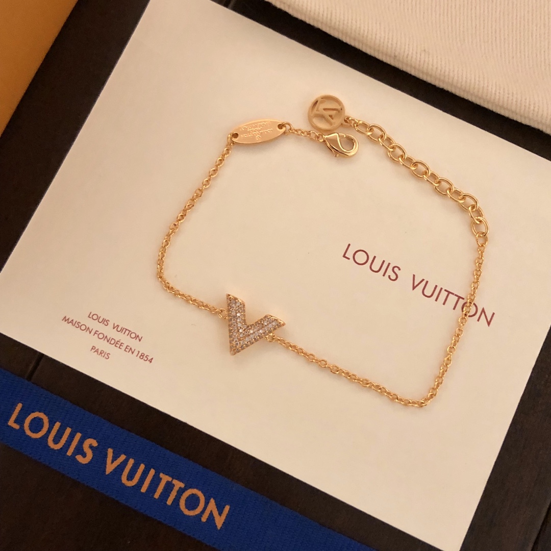 Luxury Designer Bracelet style classic fashion high quality craft leisure gifts are very nice