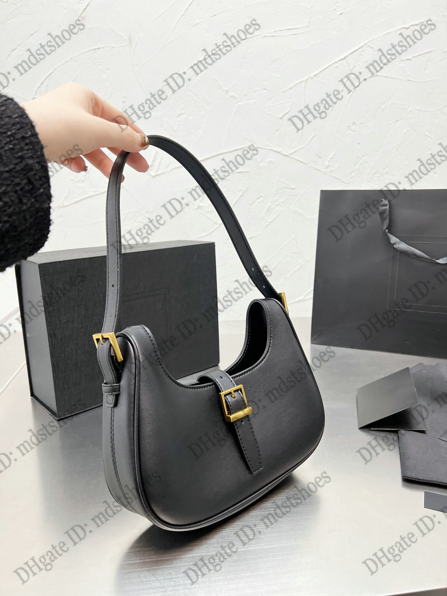 

LE FERMOIR Hobo 22SS Womens Luxurys Underarm Bag Shiny Leather Designer Shoulder Bags Magnetic Buckle Closure Fashion Flap Shopping Purse Wallet