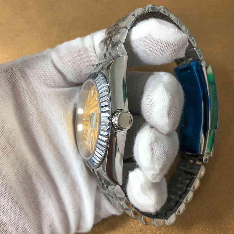 

uxury watch Date Gmt Watch tooth ring 316L stainless steel 39MM Japanese NH35 automatic movement blue luminous see-through back cover sapphire glass, Green