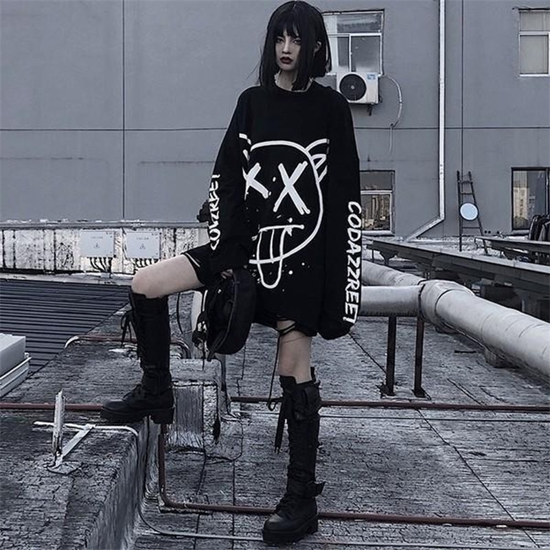 

QWEEK Gothic Harajuku T Shirt Women Korean Fashion Black Long Sleeve Hip Hop Punk Streetwear Autumn Mall Goth Tops Female Tee 220321