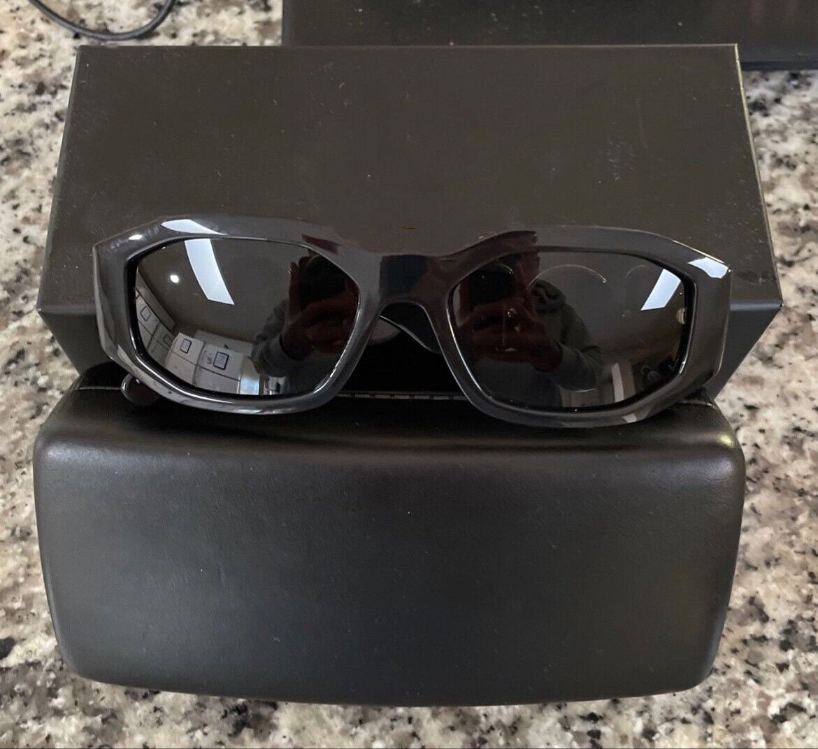 

2022 designer New Square Full-Rim Unisex Sunglasses 4361 Black & Gold Rectangle Sunglasses