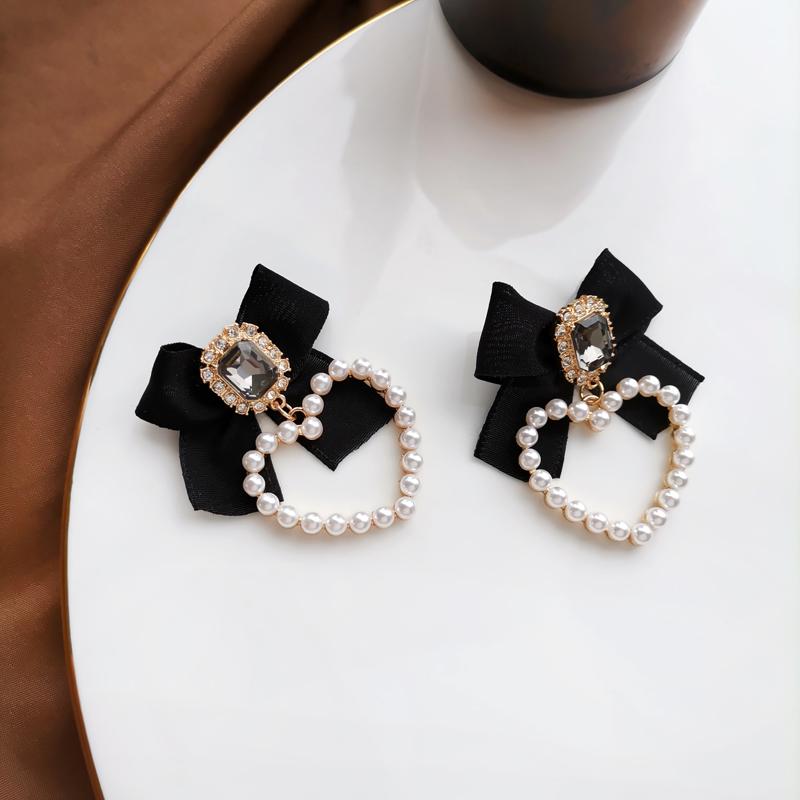 

Dangle & Chandelier Needle Vintage Black Bow Metal Heart Earrings For Women Love Pearl Crystal EarringDangle