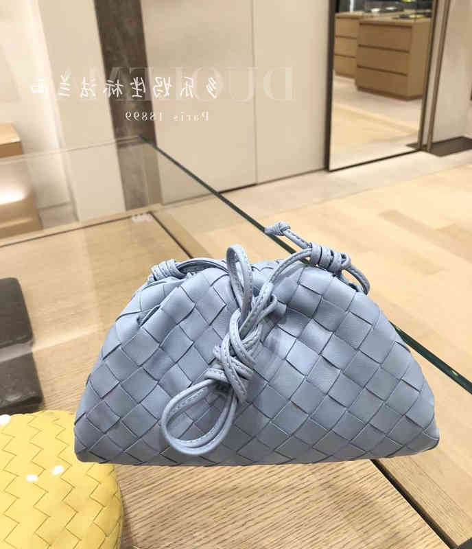

Venetas Bottegav Mini Woven Cloud Bag Genuine Purchase of Pouch Single Shoulder Diagonal, Color notes