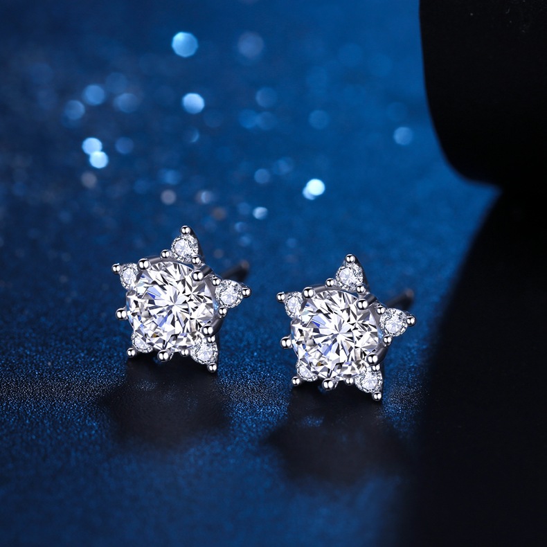 

Stud Mozambique stone earrings sterling fashionable Minotaur four-clawed diamond silver