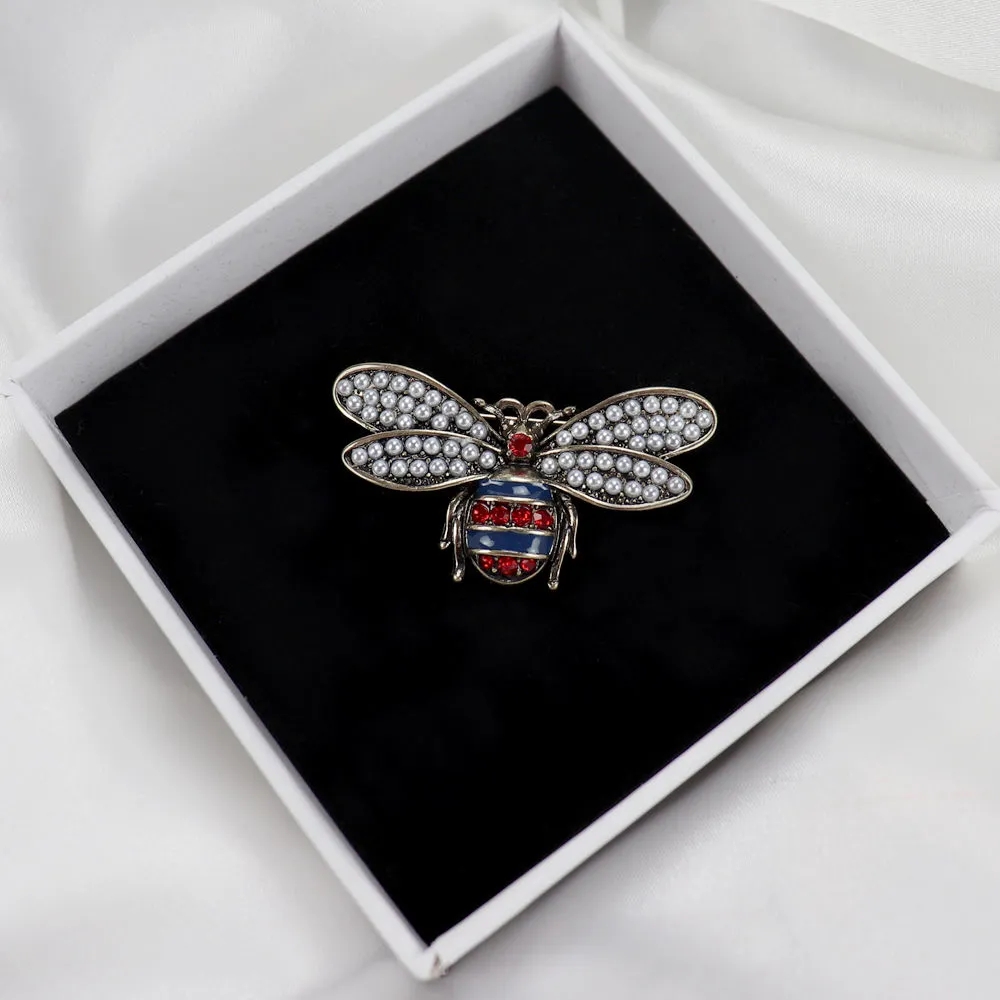 

High quality European and American bee brooch designer for women letter pearl simple personality temperament luxury wedding jewelry