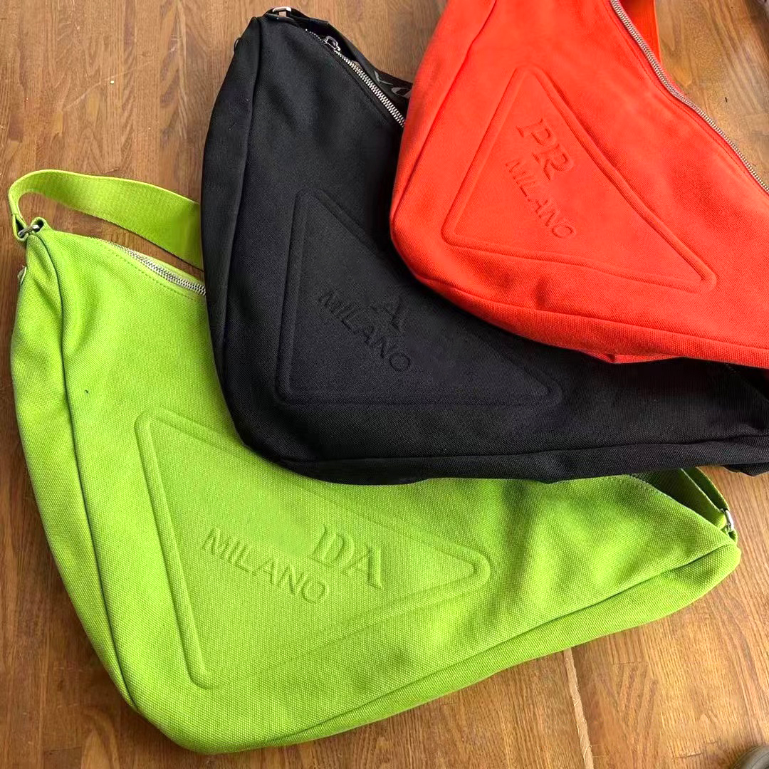 

Luxurys Designers Nylon bag Canvas pochette luxury beach Wallet shoulder mens womens triangle totes hangbag fashion Linen Crossbody Hobo bags travel Embossed Soft, Black