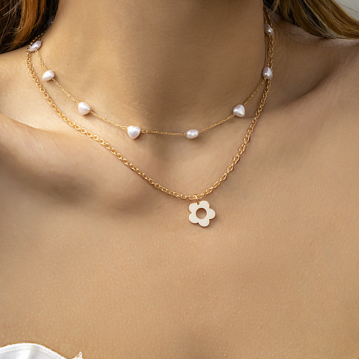 

Jewelry designer sexy Necklace woman simple temperament flower double layered clavicle chain creative imitation pearl sweet cool