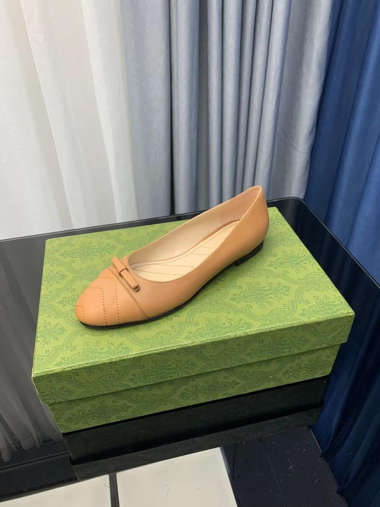 

designer Dress shoes Spring and Autumn 100% cowhide letter Ballet Dance shoes fashion women black Flat boat shoe Lady leather Trample Lazy Loafers Large size 34-40-41-42, White