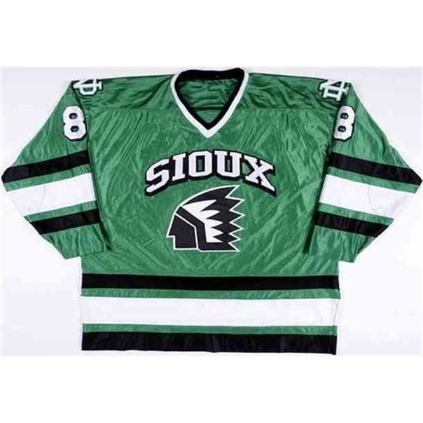 

C26 Nik1 8 Mike Commodore North Dakota Fighting Sioux HOCKEY JERSEY Mens Embroidery Stitched Customize any number and name Jerseys, Green