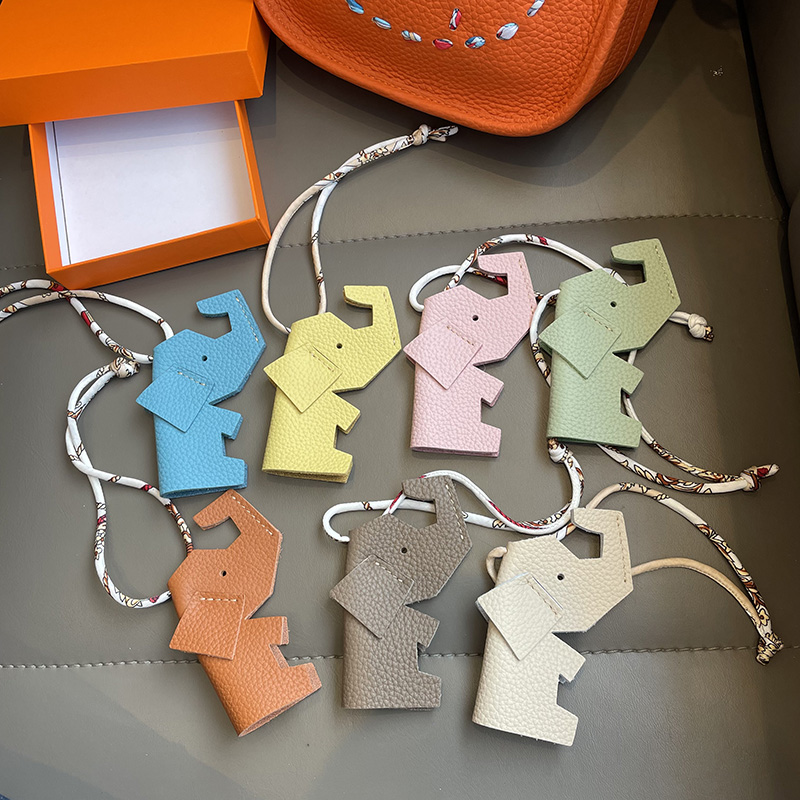 

designer leather elephant pendant Bag Parts lychee pattern cowhide ornament car key chain bags decoration made by 100% cowhide Accessories dicky0750 HBP
