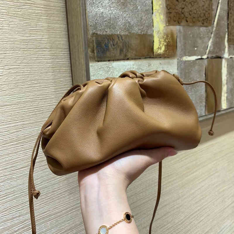 

Venetas Bottegav 2022 Bag Women's Leather Cloud Wrinkled Dumpling Armpit Soft Single Shoulder Messenger Small, Black trumpet