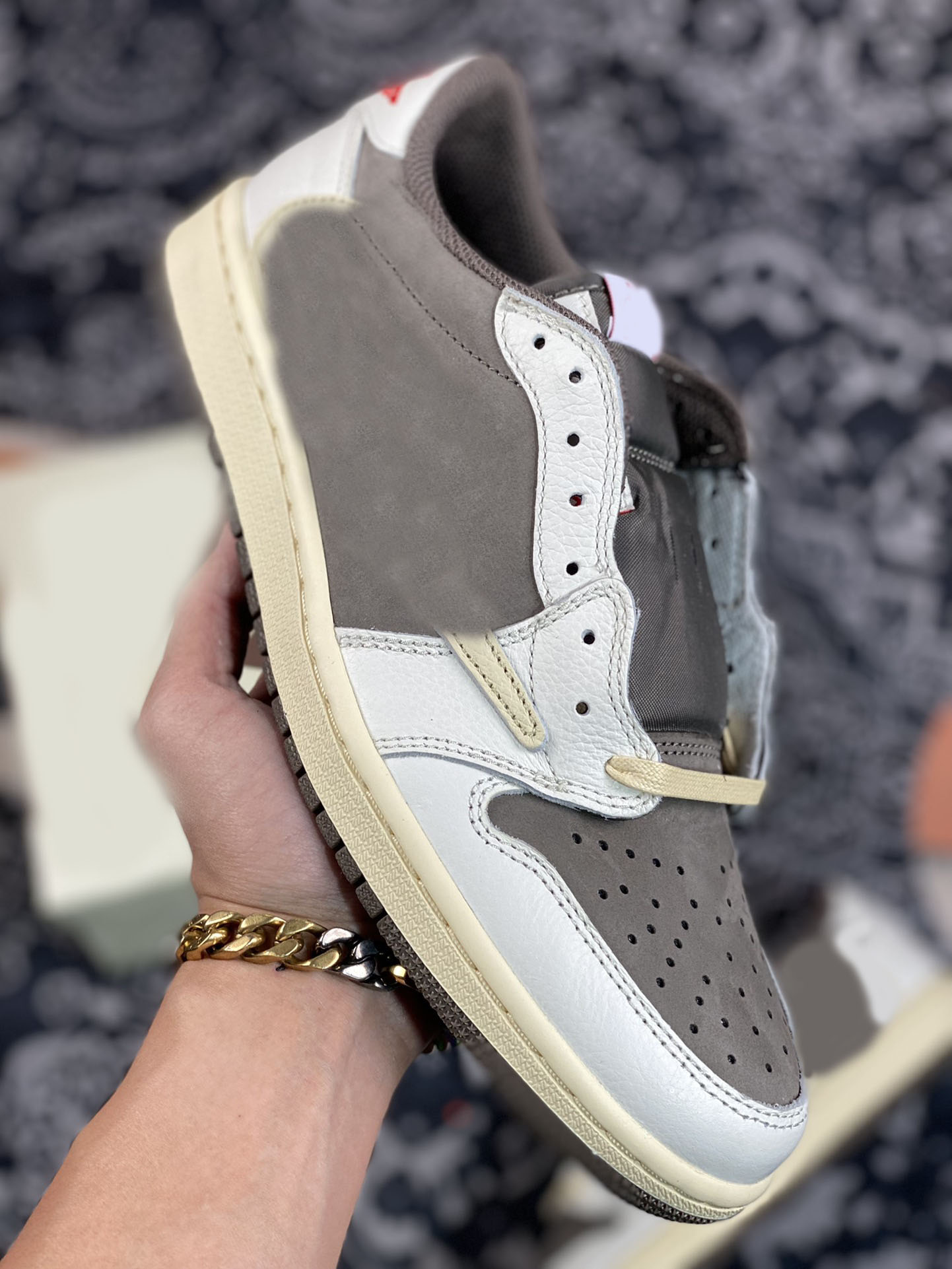

Fragment x Travis 1 Low OG Reverse Mocha Basketball Shoes Men Women Cactus Jack 1 High OG TS Military Blue Saturn Gold Baroque Brow Jumpman Sports Sneakers With Box, Customize
