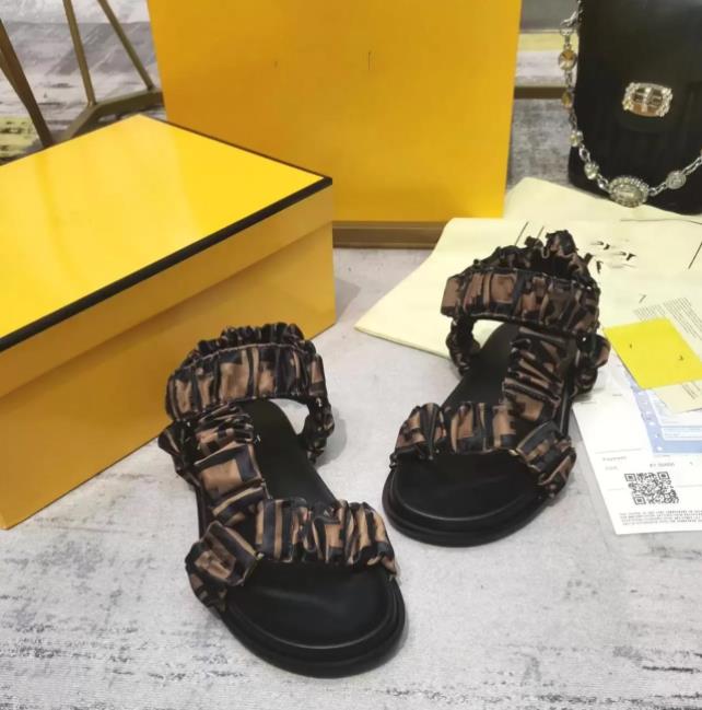 

2022 Designer Print Women's Feel Brown Satin Sandals Silk Scarf Fabric Comfortable Soft Flat Slippers Beach Shoes Sandals Loafers Upper with Heat-sealed