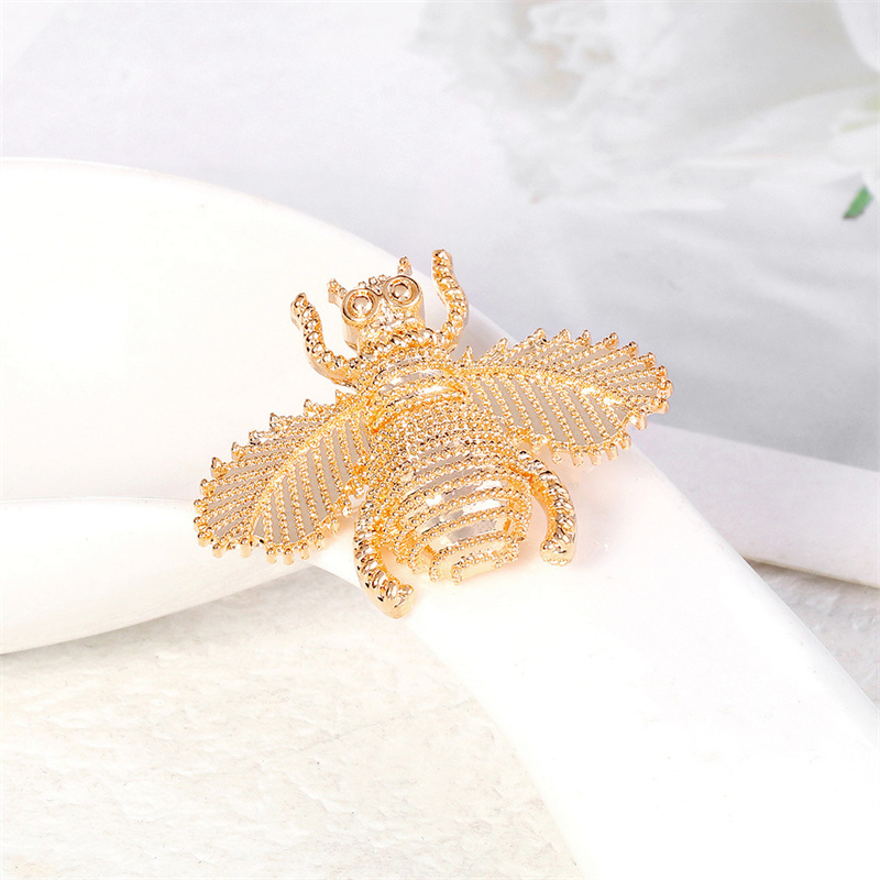 

Shirt Suit Alloy Bee Brooches Pins Women Men Retro Honeybee Collar Lapel Pin Animal Clothes Corsage Badge Jewelry Accessories