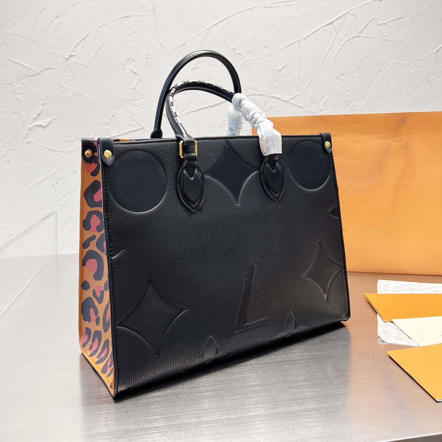 

1 GGs LVs Louiseity Viutonitys LOUISS VUTTONSs Women Onthego Totes Bags Designers Luxurys Leopard Shouder Handbags Bag Handbag Genuine Awka, Black with light leopard print 25cm