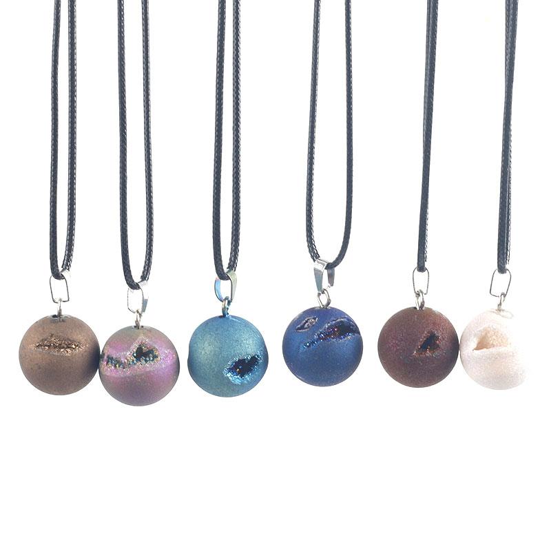 

Pendant Necklaces Natural Round Beads Necklace Metallic Coated Druzy Quartz Crystal Stone Bohemian Fashion Couple Jewelry Gift