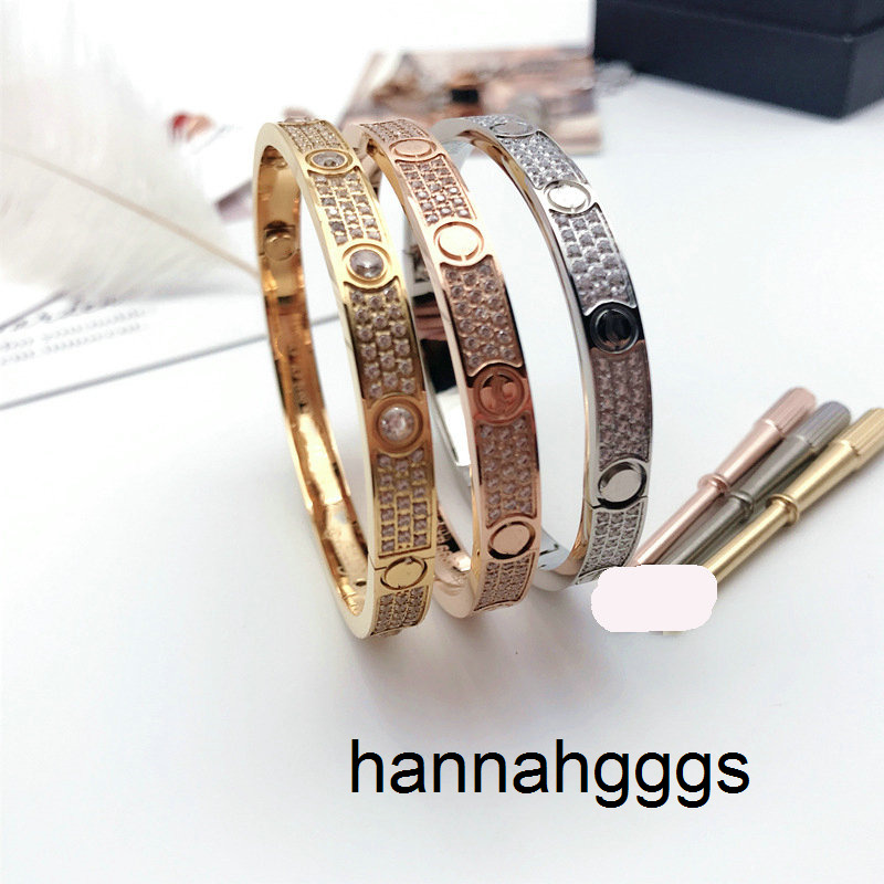 

Fashion European and American chain personality hip hop sweet Bracelet street shooting accessories cool men's and women's Bracelets 75DH