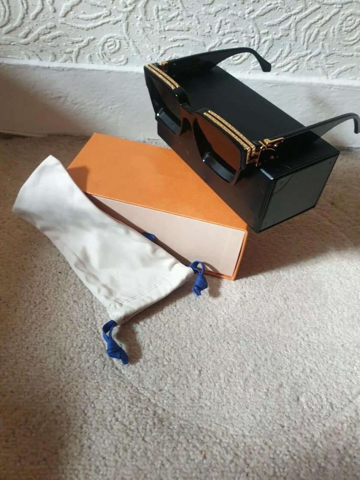 

Mens Sunglasses 1.1 Millionaire Clear Black x Gold Man Woman Unisex Fashion Millionaires Glasses 96006 black case box all with 96006 STYLE