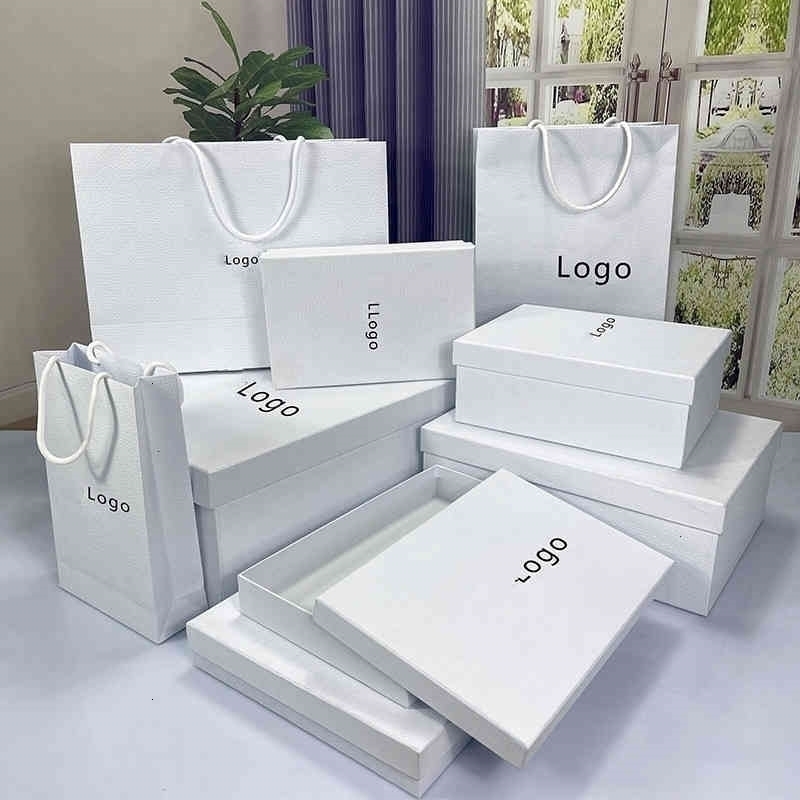 

Luxury Jewelry Cd Necklace Box Earrings Bracelet Ring Clothing Scarves Shoes Bags Gift Boxes Wallets Perfume Lipsticks Belt Packaging Bag