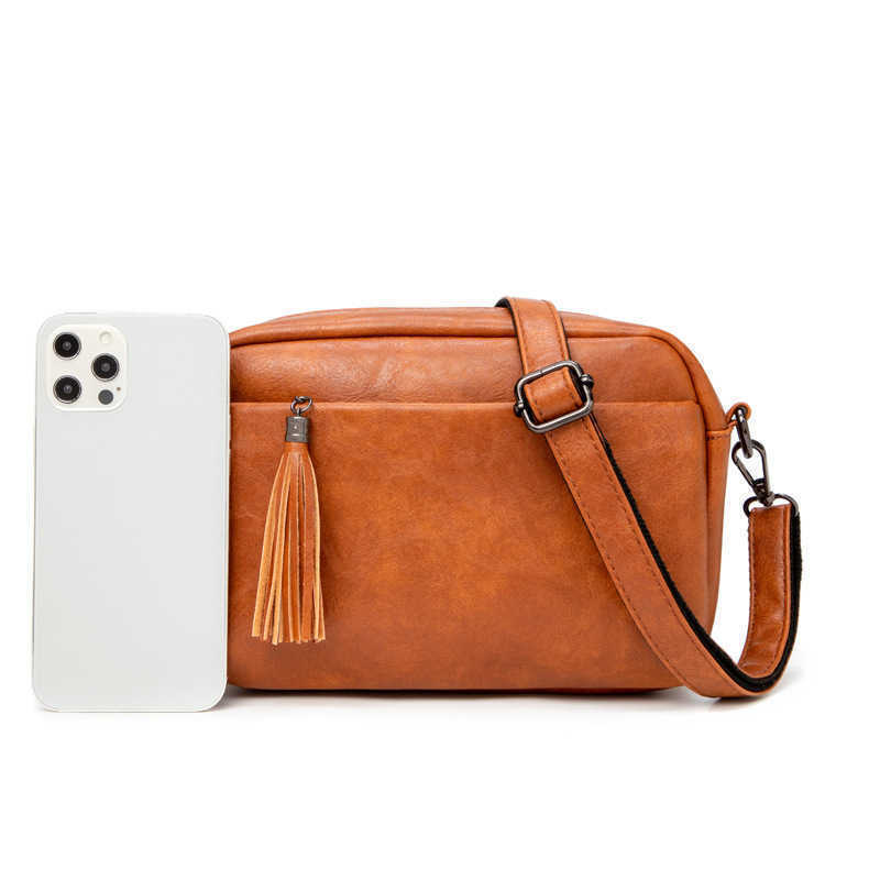 

2022 Spring and summer luxury designer Pu women's shoulder bag tassel bag, Pink