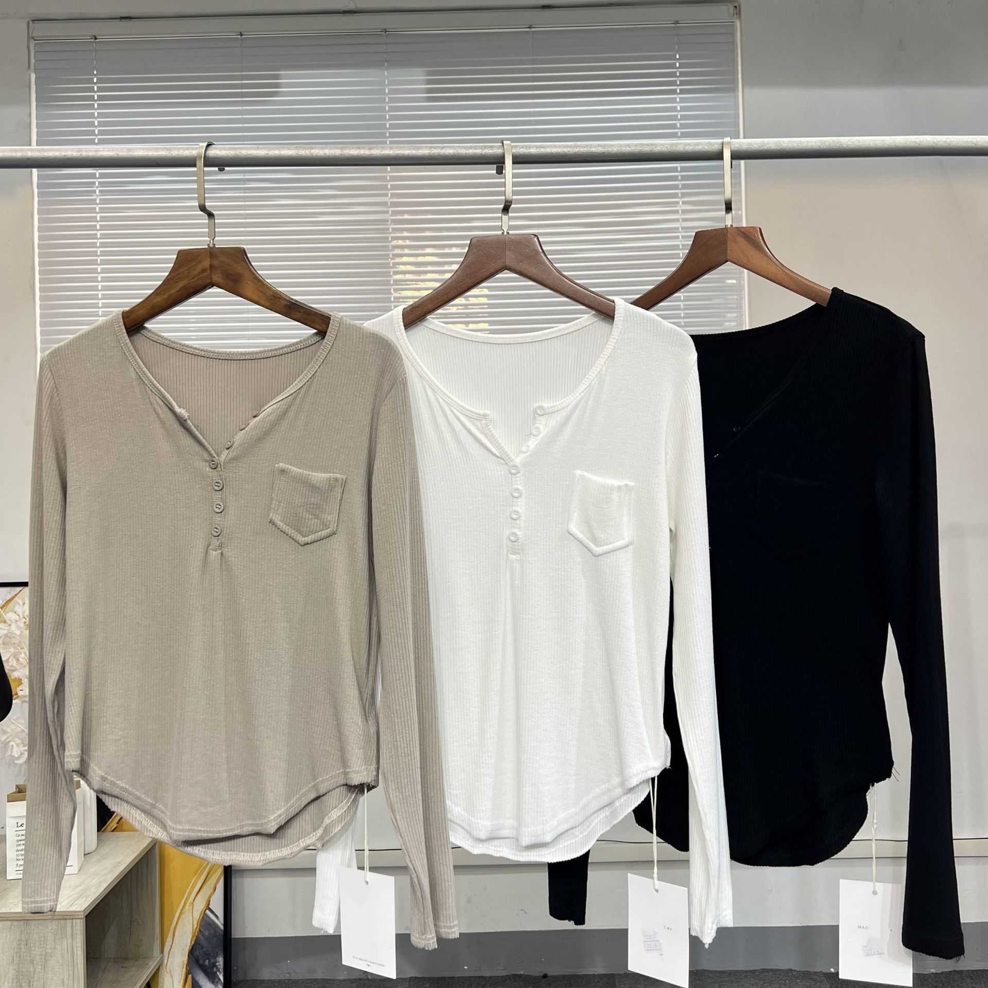 

V-Neck long sleeve T-shirt cotton spring new 3520# slim fit temperament buckle pit strip women's top bottom, Black