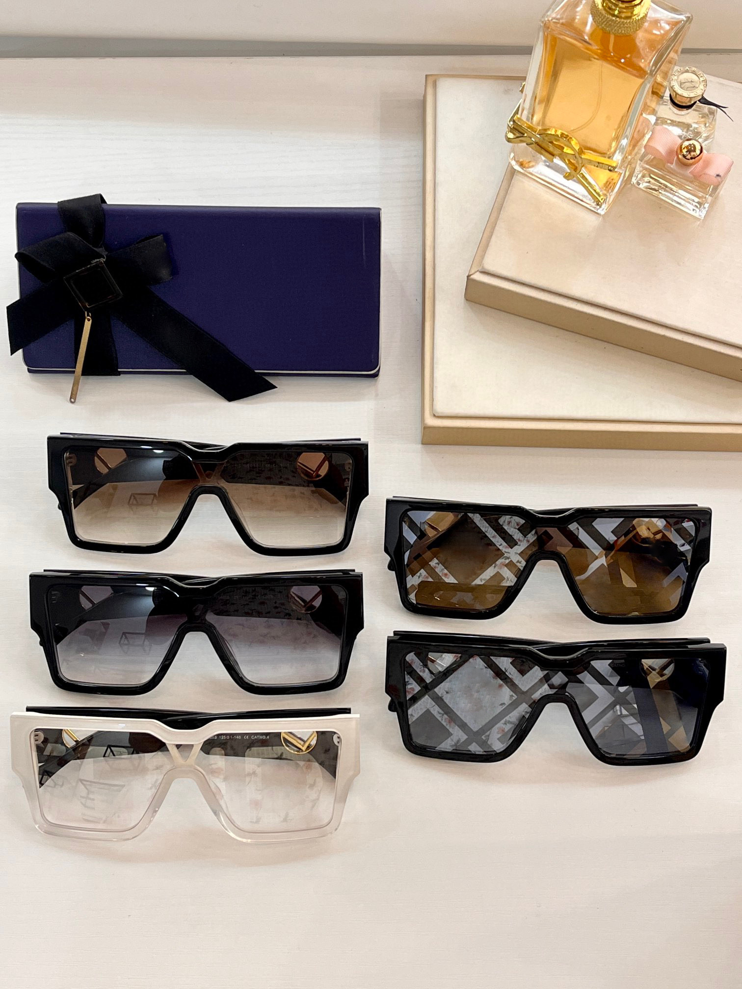 

Men Sunglasses For Women Latest Selling Fashion Sun Glasses Mens Sunglass Gafas De Sol Top Quality Glass UV400 Lens With Random Matching Box 0488