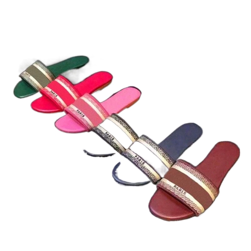 

2022 Paris Women Sandals Large Slippers Fashion Summer Girls Floral Brocade Gear Beach Slides Flip Flops Loafers Sexy Embroidered Shoes