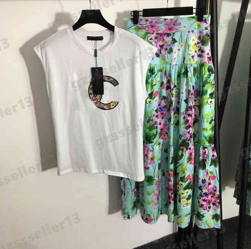 

Fashion Brand Women Two Piece Dresses D..G Luxury Designer Suits Pattern Logo Embroidered Letters Cotton Tank Top T-Shirt High Waist Pleated Skirt 0912